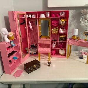 Mini Brands fashion closet and supplies